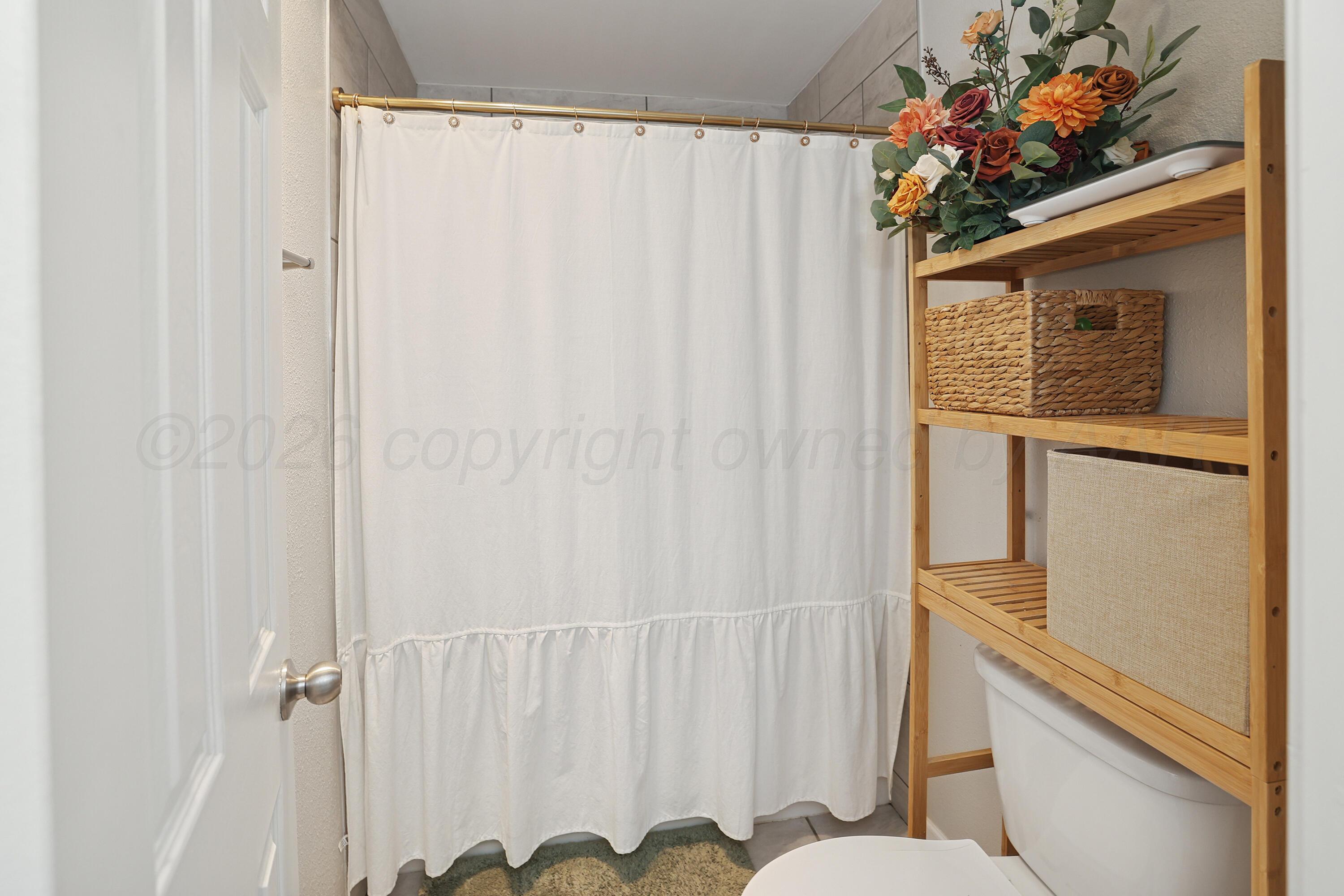 7809 Cervin Drive Amarillo, TX 79121 - Photo 28 of 32 28-Bathroom