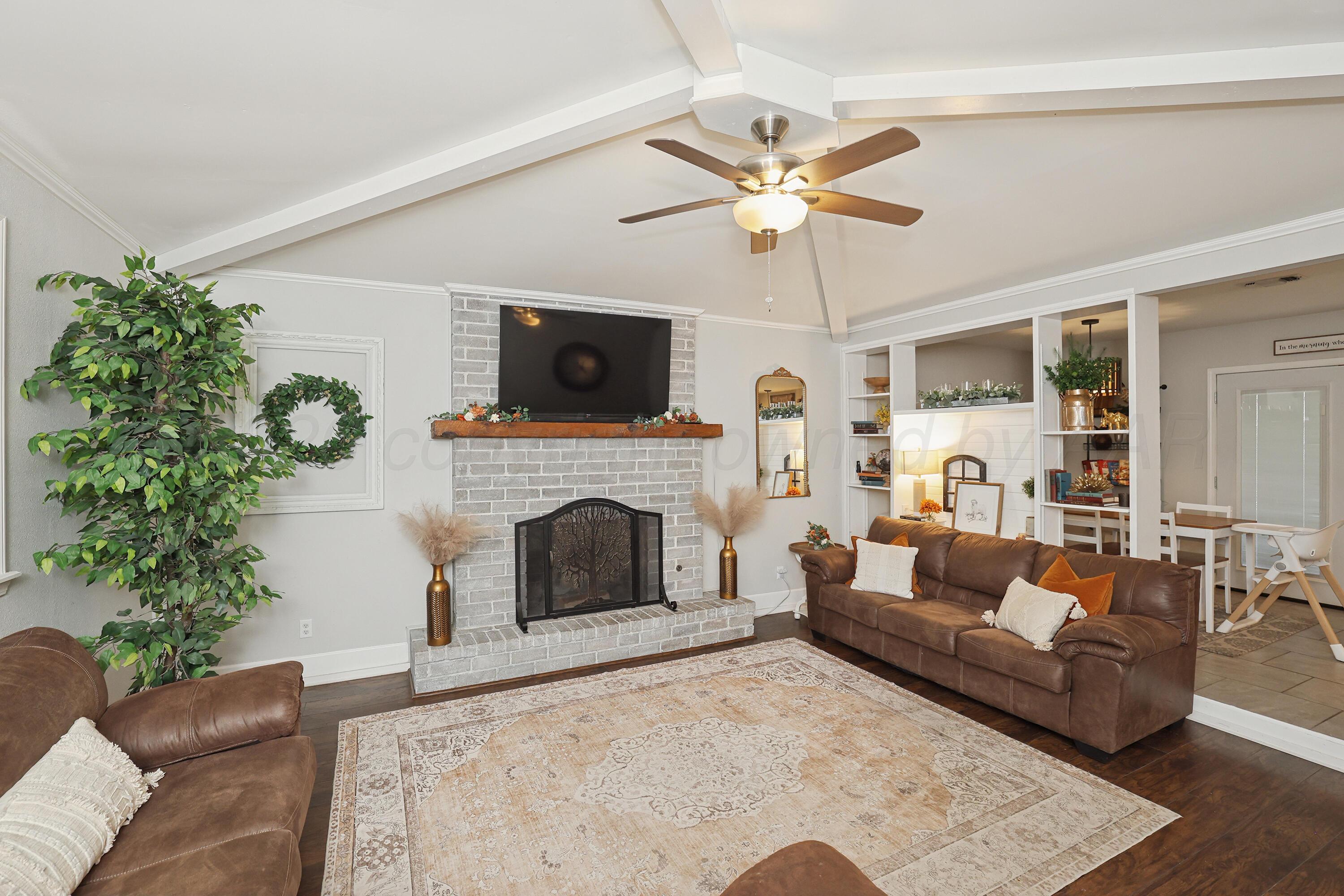 7809 Cervin Drive Amarillo, TX 79121 - Photo 4 of 32 4-Living Area