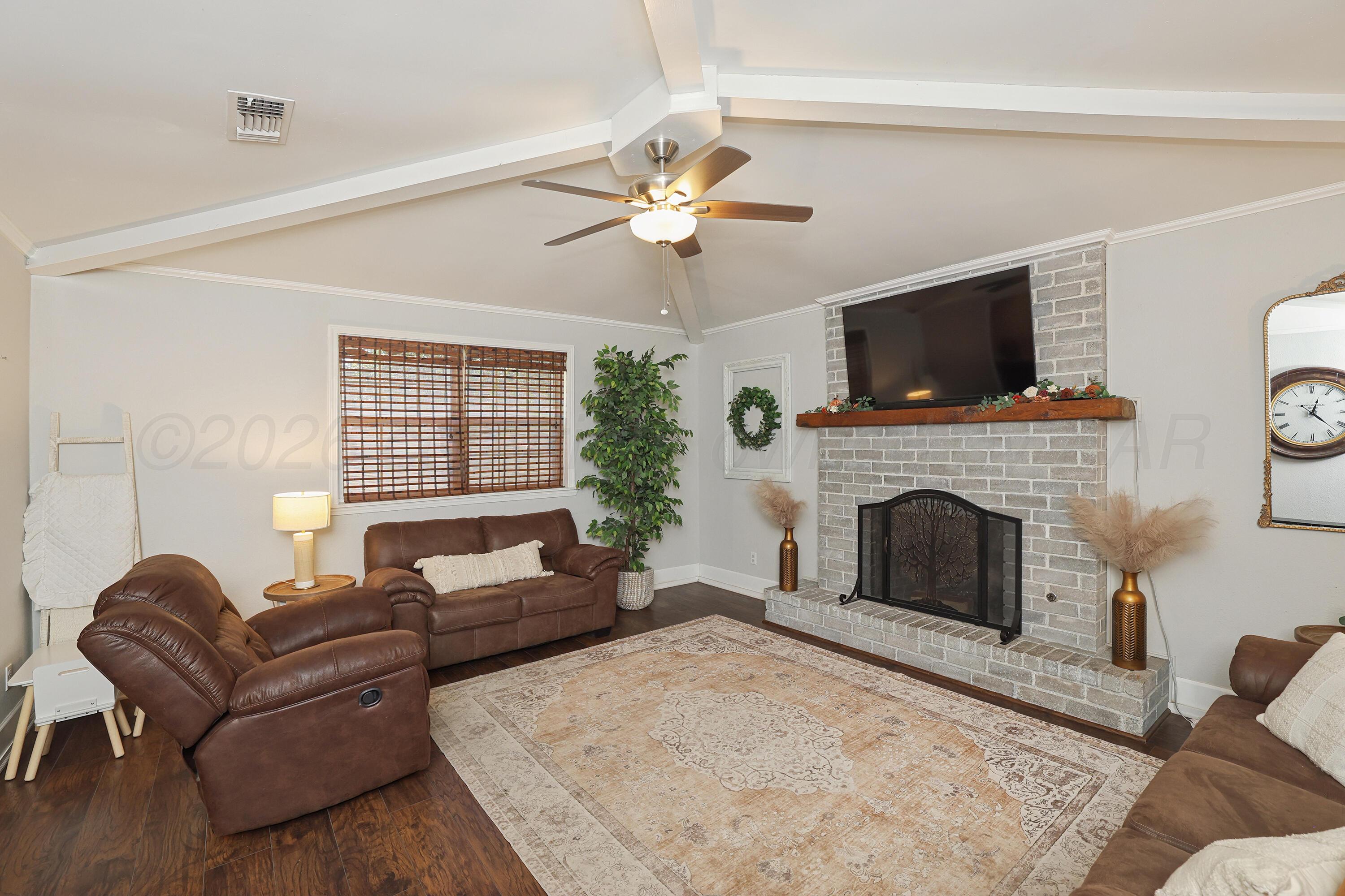 7809 Cervin Drive Amarillo, TX 79121 - Photo 5 of 32 5-Living Area