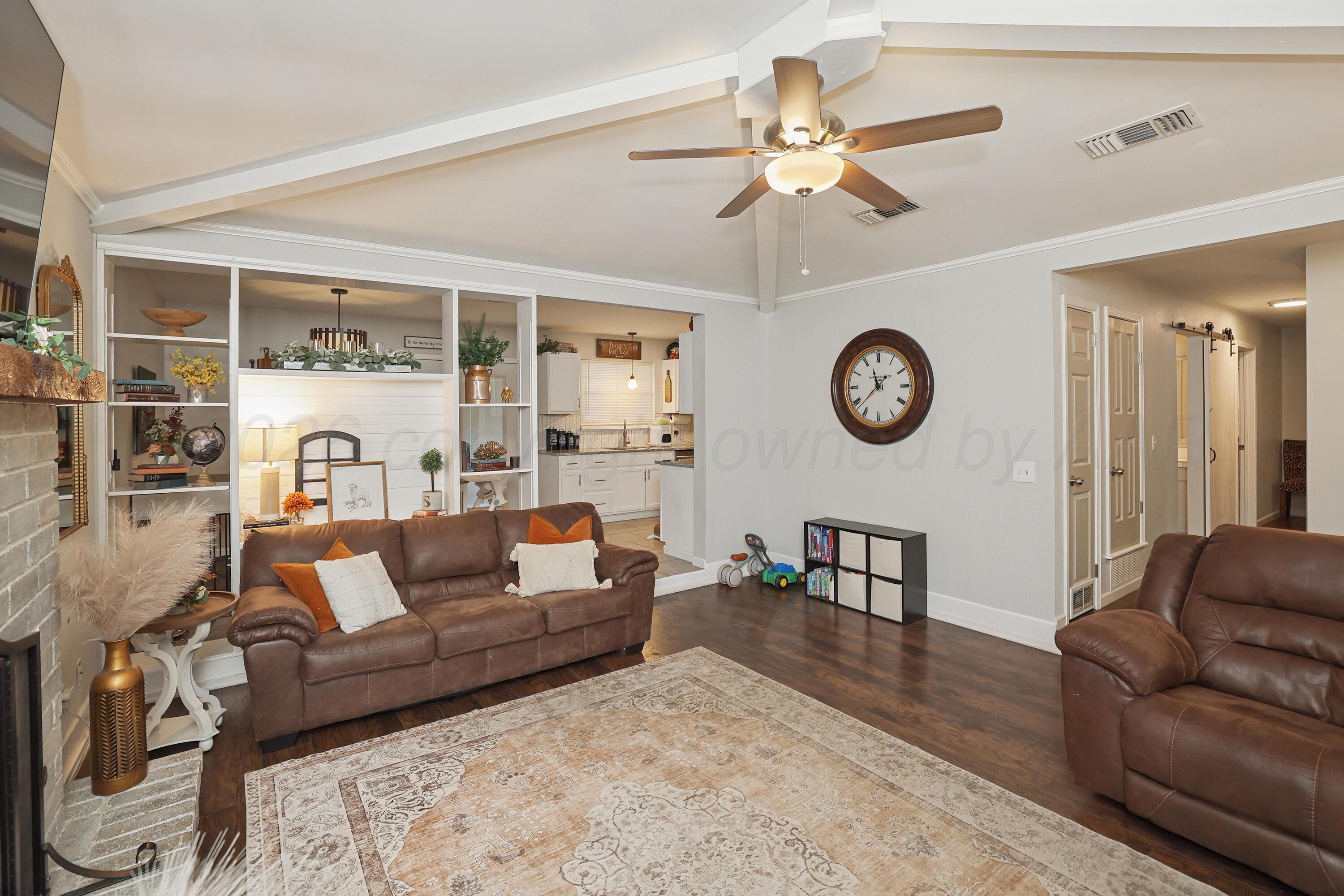 7809 Cervin Drive Amarillo, TX 79121 - Photo 6 of 32 6-Living Area