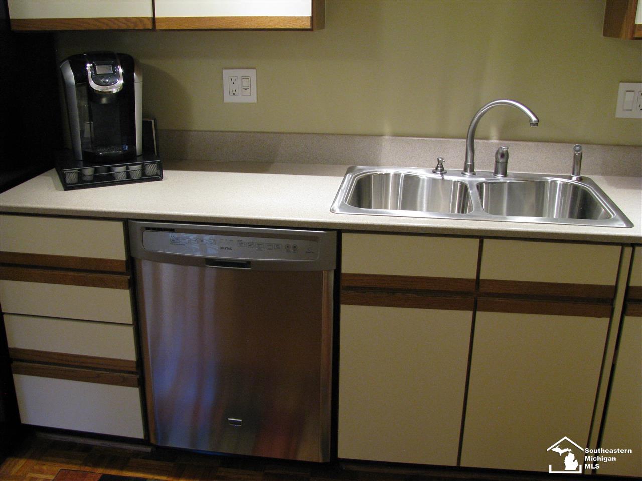 517 Tennyson Rochester Hills, MI 48307 - Photo 14 of 54