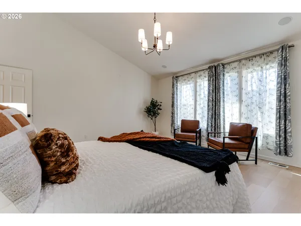 $1,095,000 | 3858 Mirror Pond Way, Eugene, OR 97408