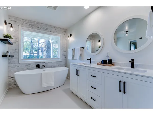 $1,095,000 | 3858 Mirror Pond Way, Eugene, OR 97408