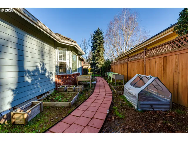 $1,200,000 | 3858 Mirror Pond Way, Eugene, OR 97408