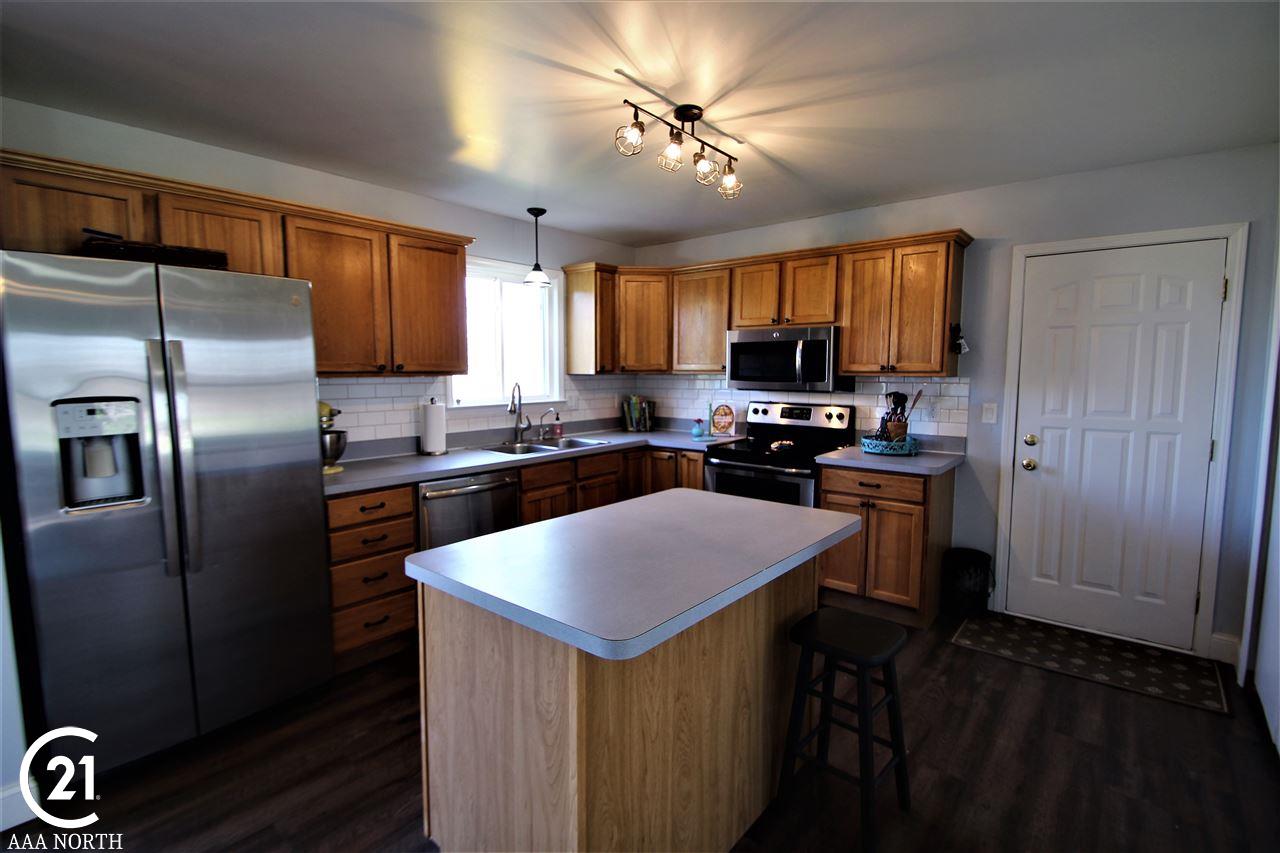 22651 McPhall Road Armada, MI 48005 - Photo 2 of 31 50040803-1.JPG