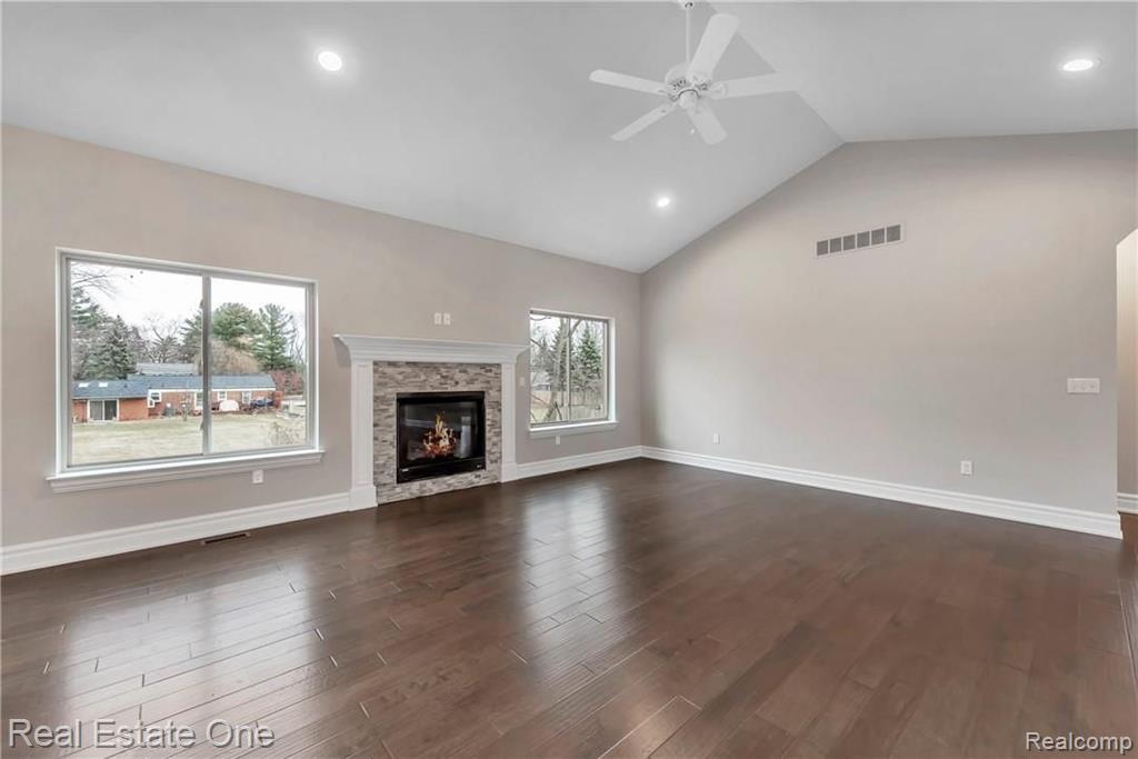 3781 Milano Ct. Rochester Hills, MI 48307 - Photo 10 of 38