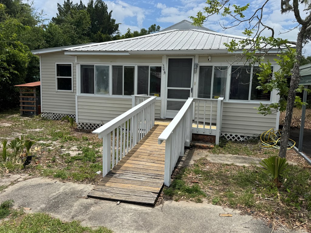 505 3rd Street West Carrabelle, FL 32322 - Photo 5 of 31