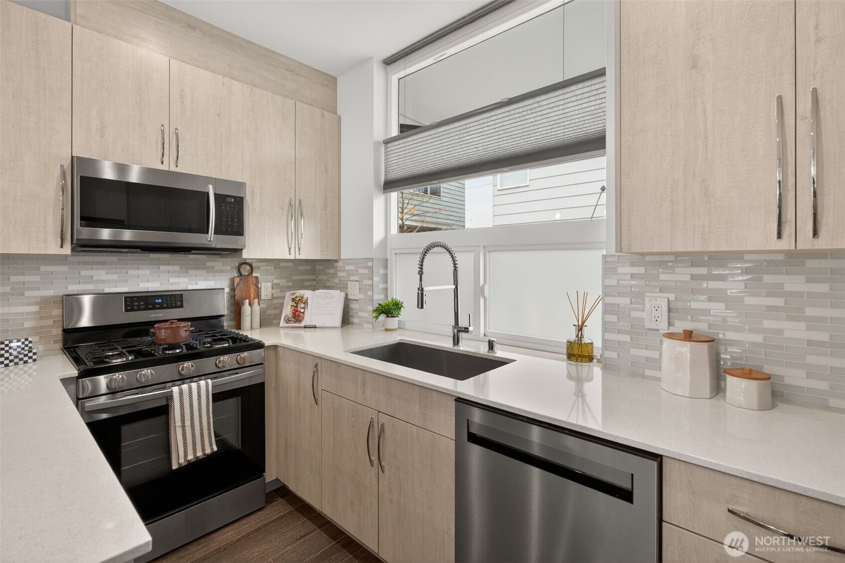 945 Northwest 56th Street Seattle, WA 98107 - Photo 8 of 22
