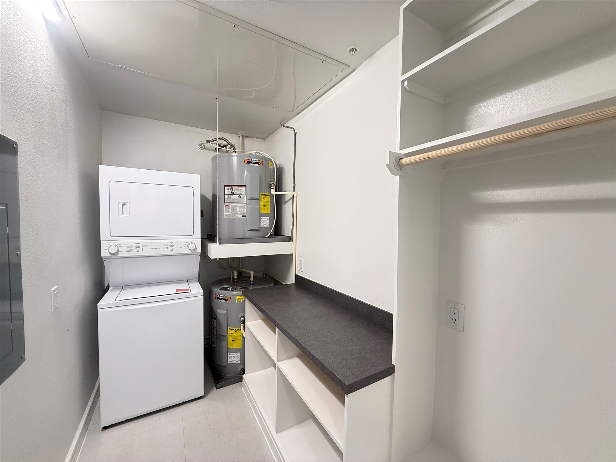 3300 Main Street, Unit B1 1105 Houston, TX 77002 - Photo 13 of 13 a utility room with dryer and washer