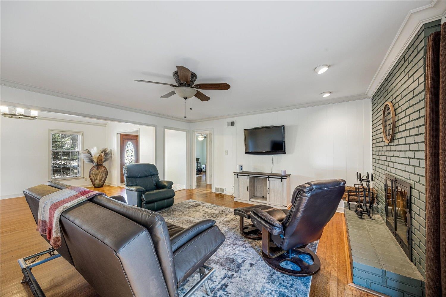5323 Dee Road Memphis, TN 38117 - Photo 12 of 40 a living room with furniture and a flat screen tv