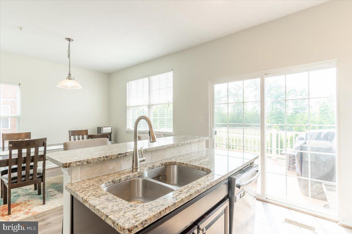 5327 Rockingham Place, Unit 75 White Plains, MD 20695 - Photo 4 of 21 Dining area