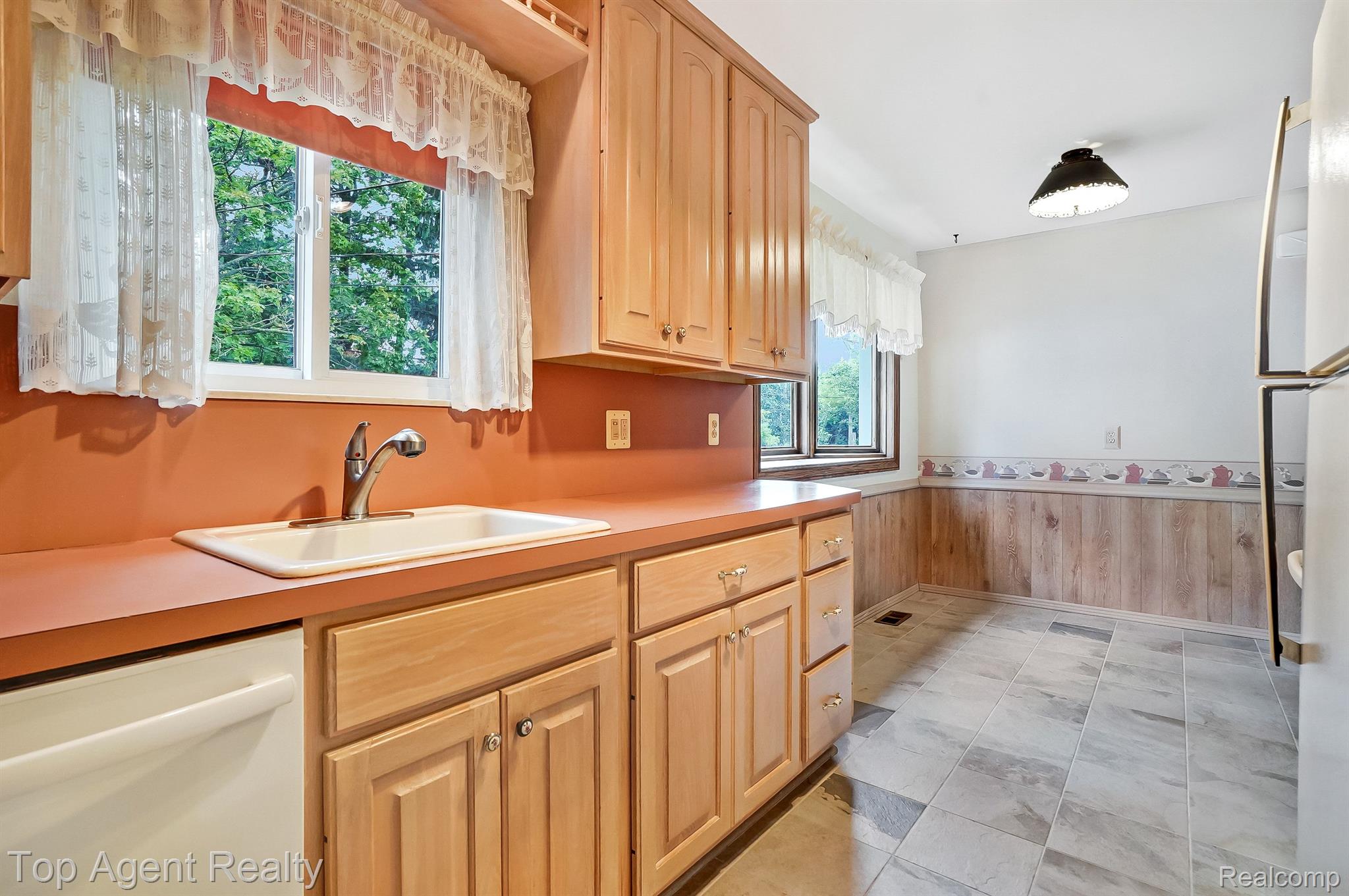628 Miller Avenue Rochester, MI 48307 - Photo 9 of 25 Gallery Image 9