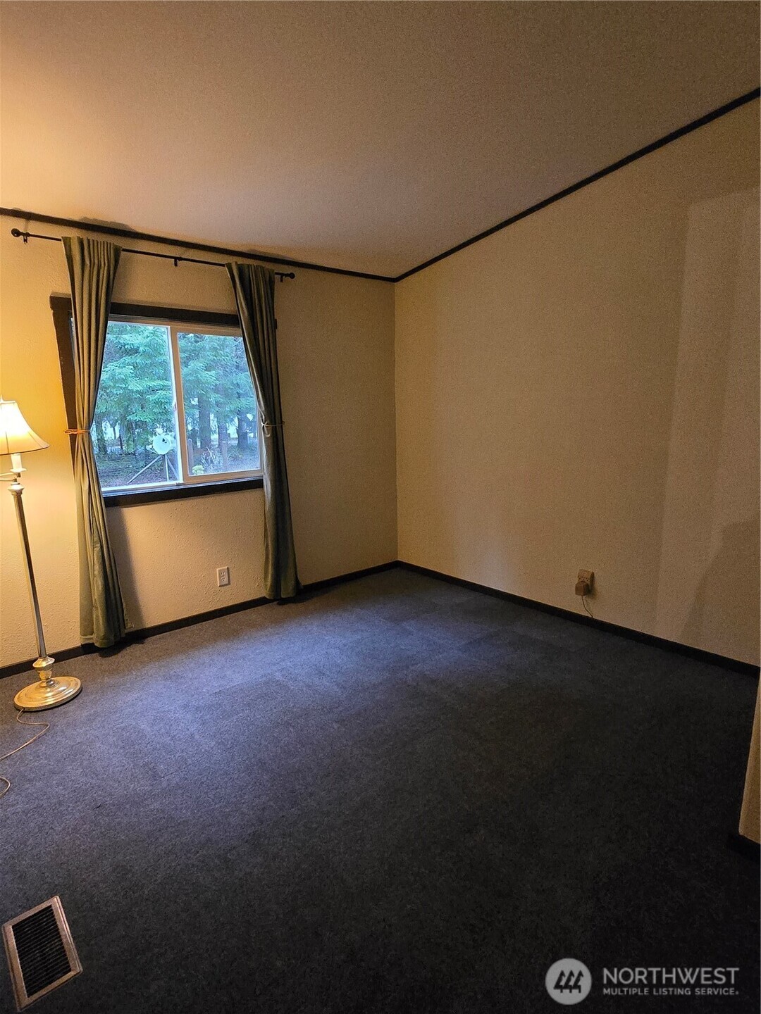 313 Minkler Road Winlock, WA 98596 - Photo 21 of 40 an empty room with windows