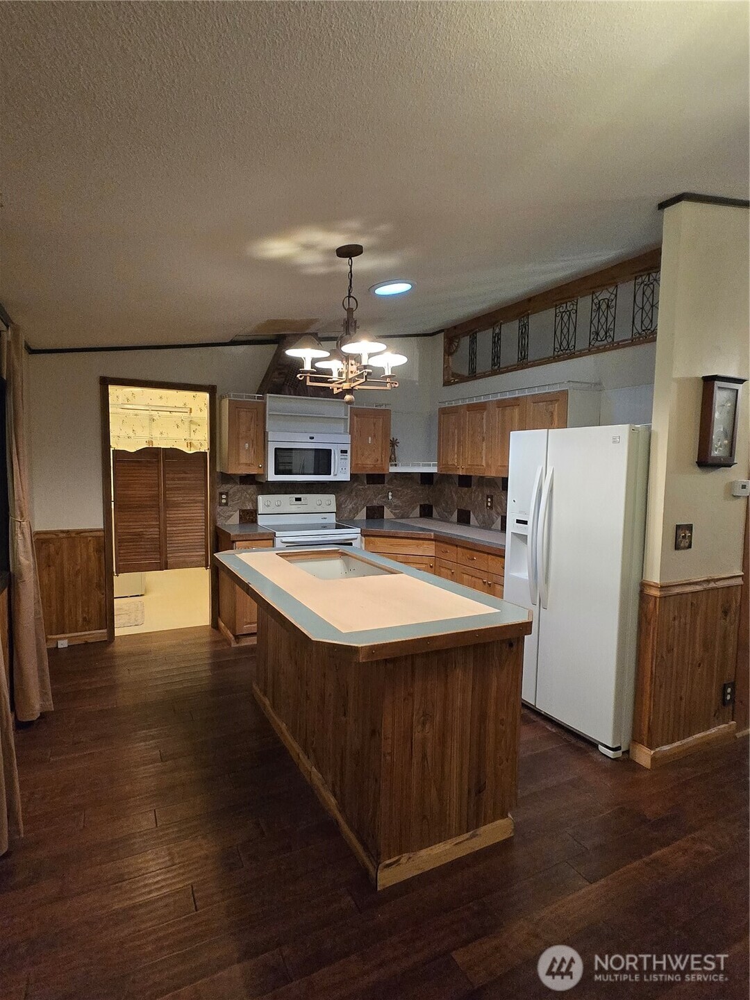 313 Minkler Road Winlock, WA 98596 - Photo 5 of 40 a kitchen with stainless steel appliances granite countertop a sink stove and refrigerator