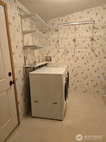 a view of a utility room with dryer and washer