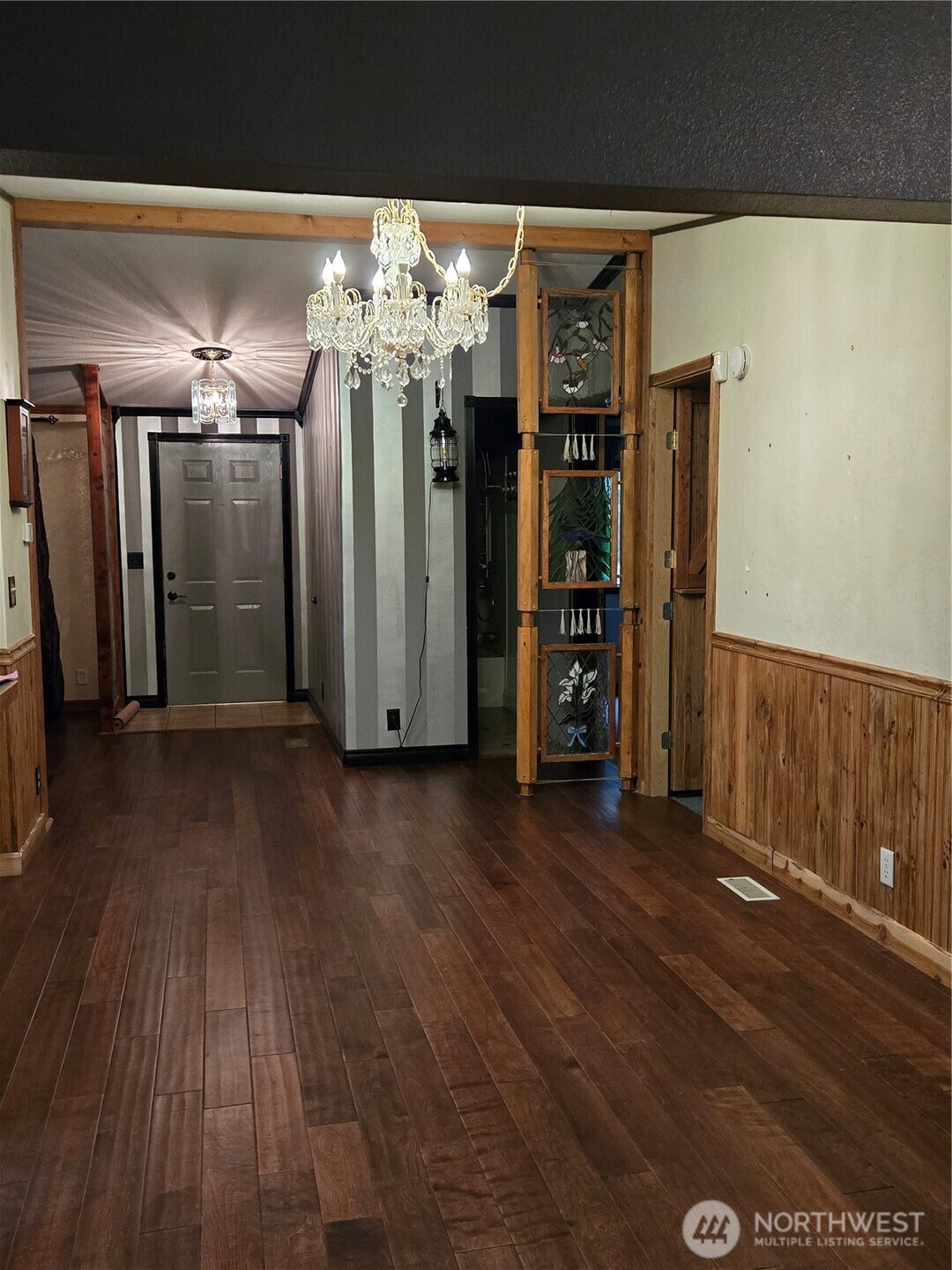 313 Minkler Road Winlock, WA 98596 - Photo 9 of 40 a view of a livingroom with wooden floor