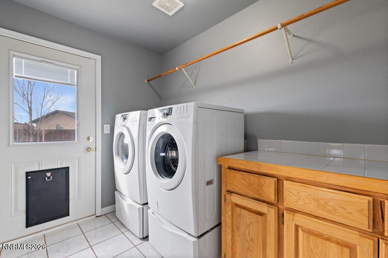 1060 Penelope Drive Fallon, NV 89406 - Photo 11 of 32 a utility room with dryer and washer