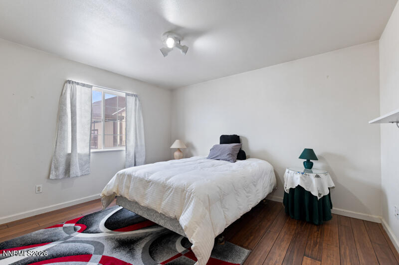 1060 Penelope Drive Fallon, NV 89406 - Photo 18 of 32 a bedroom with bed and a window