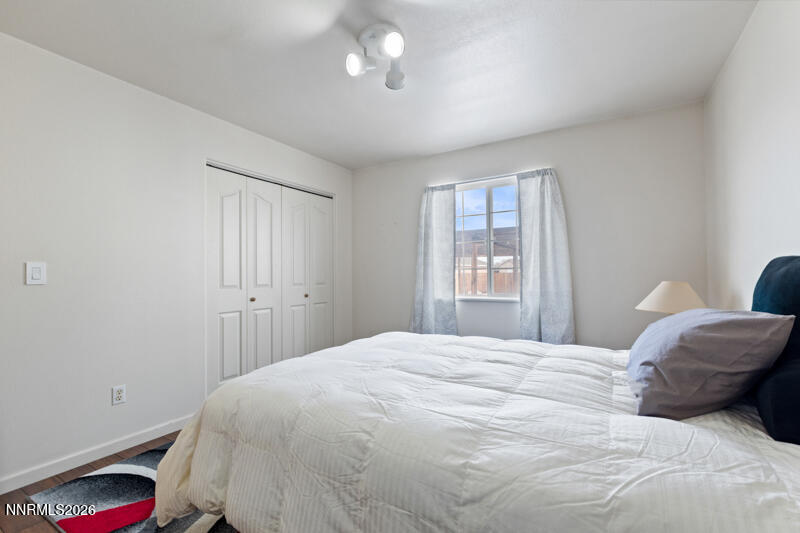 1060 Penelope Drive Fallon, NV 89406 - Photo 19 of 32 a bedroom with a bed and a window