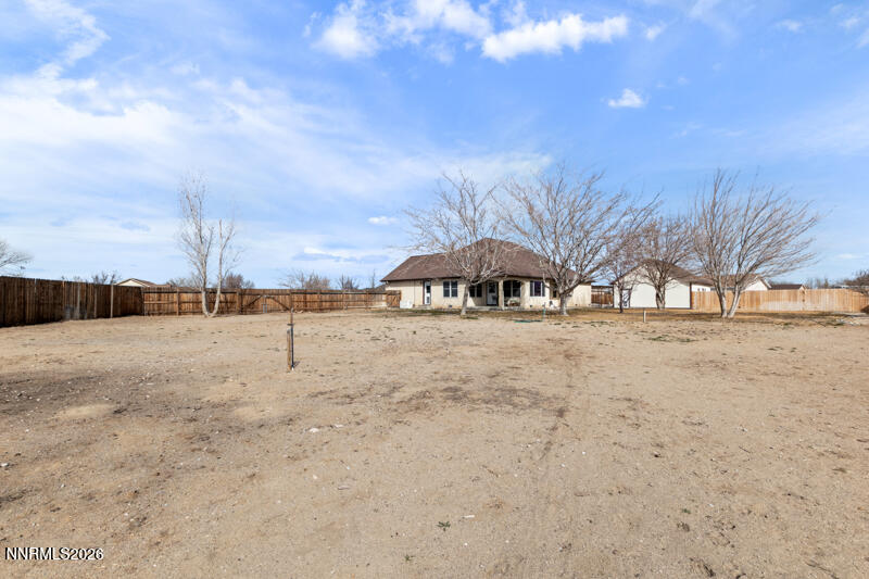 1060 Penelope Drive Fallon, NV 89406 - Photo 26 of 32 a view of yard and ocean