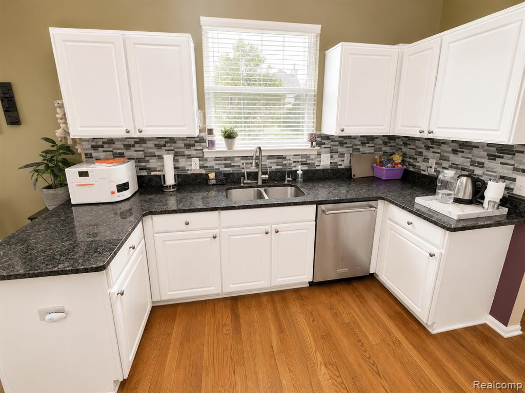 3067 Silverbrook Drive Rochester, MI 48306 - Photo 4 of 17