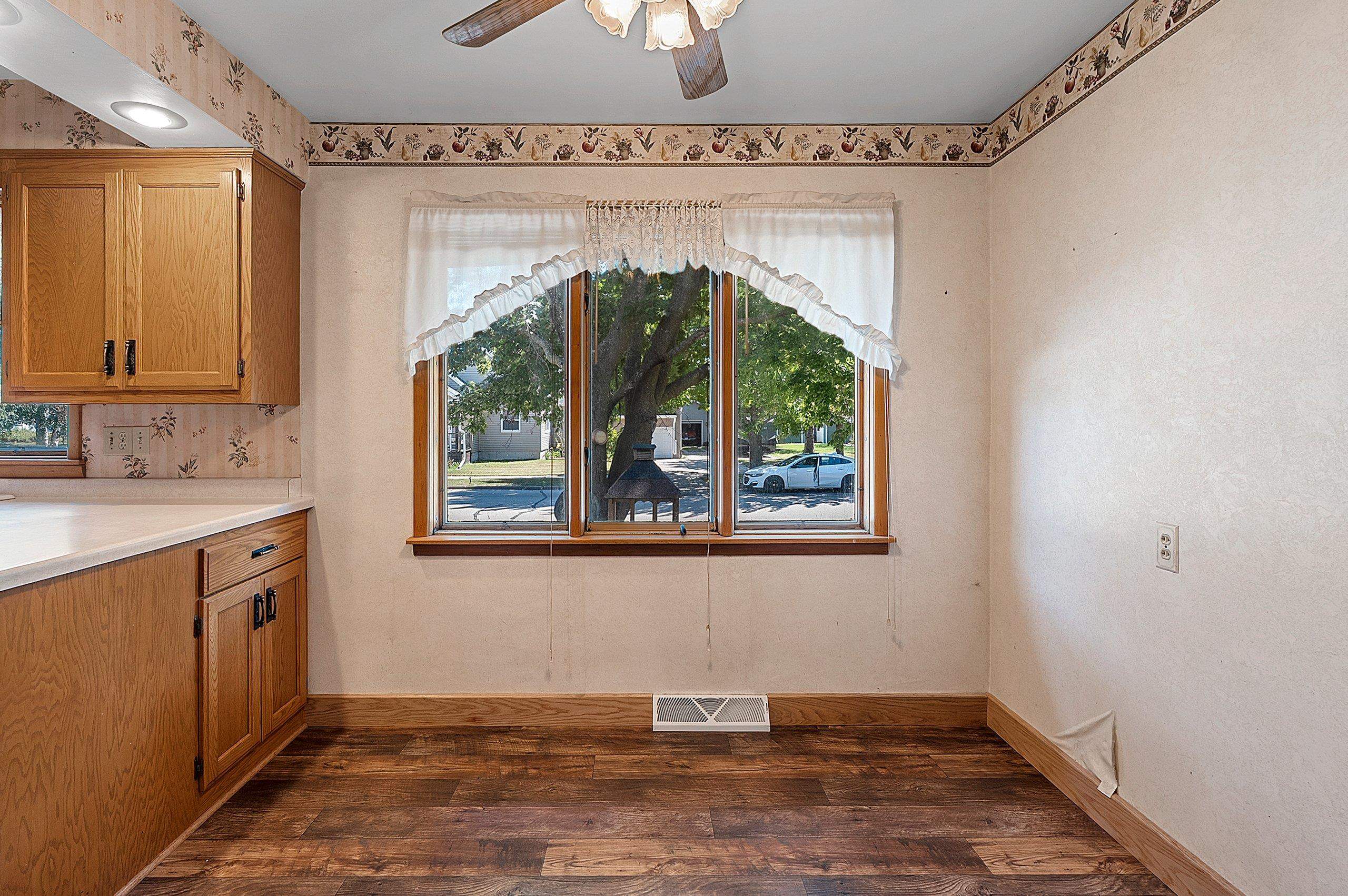 357 Jefferson Street Oconto, WI 54153 - Photo 13 of 62