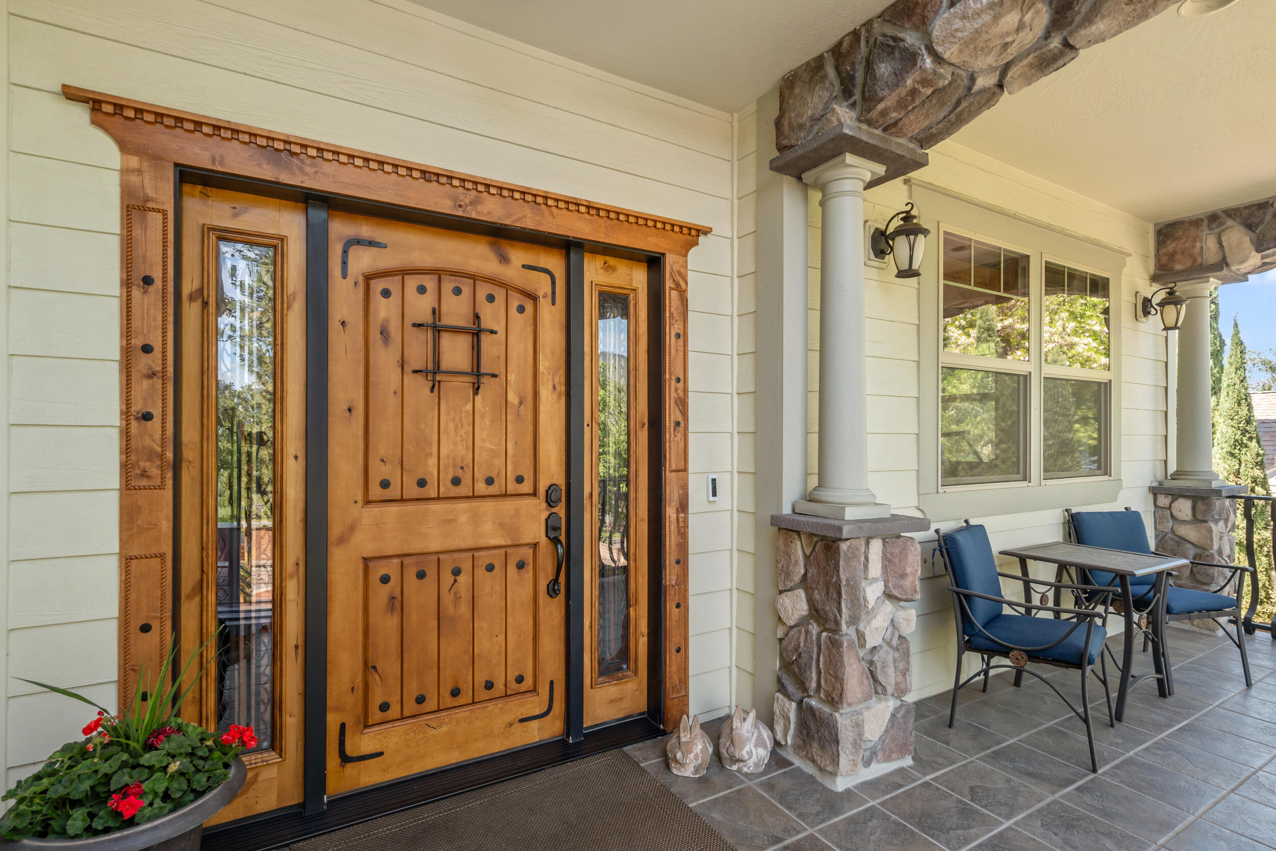597 Pierce Road Medford, OR 97504 - Photo 7 of 88