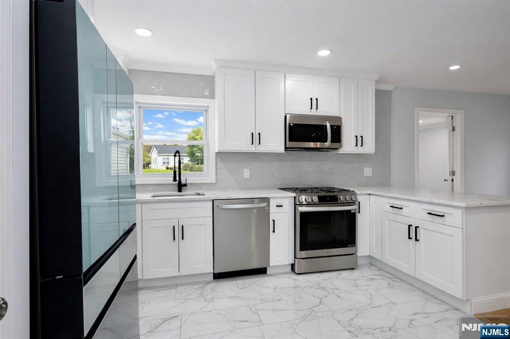86 Howland Avenue Teaneck, NJ 07666 - Photo 8 of 50