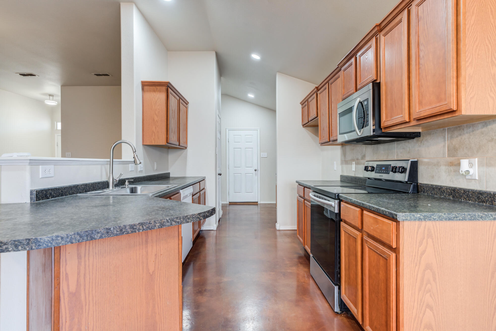 6555 92nd Street Lubbock, TX 79424 - Photo 13 of 43 DSC07790_1_2_3_4