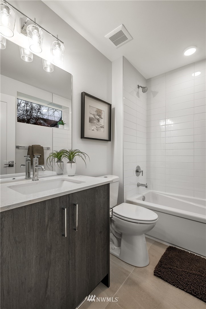 1328 East Spring Street Seattle, WA 98122 - Photo 8 of 16 Gallery Image 8