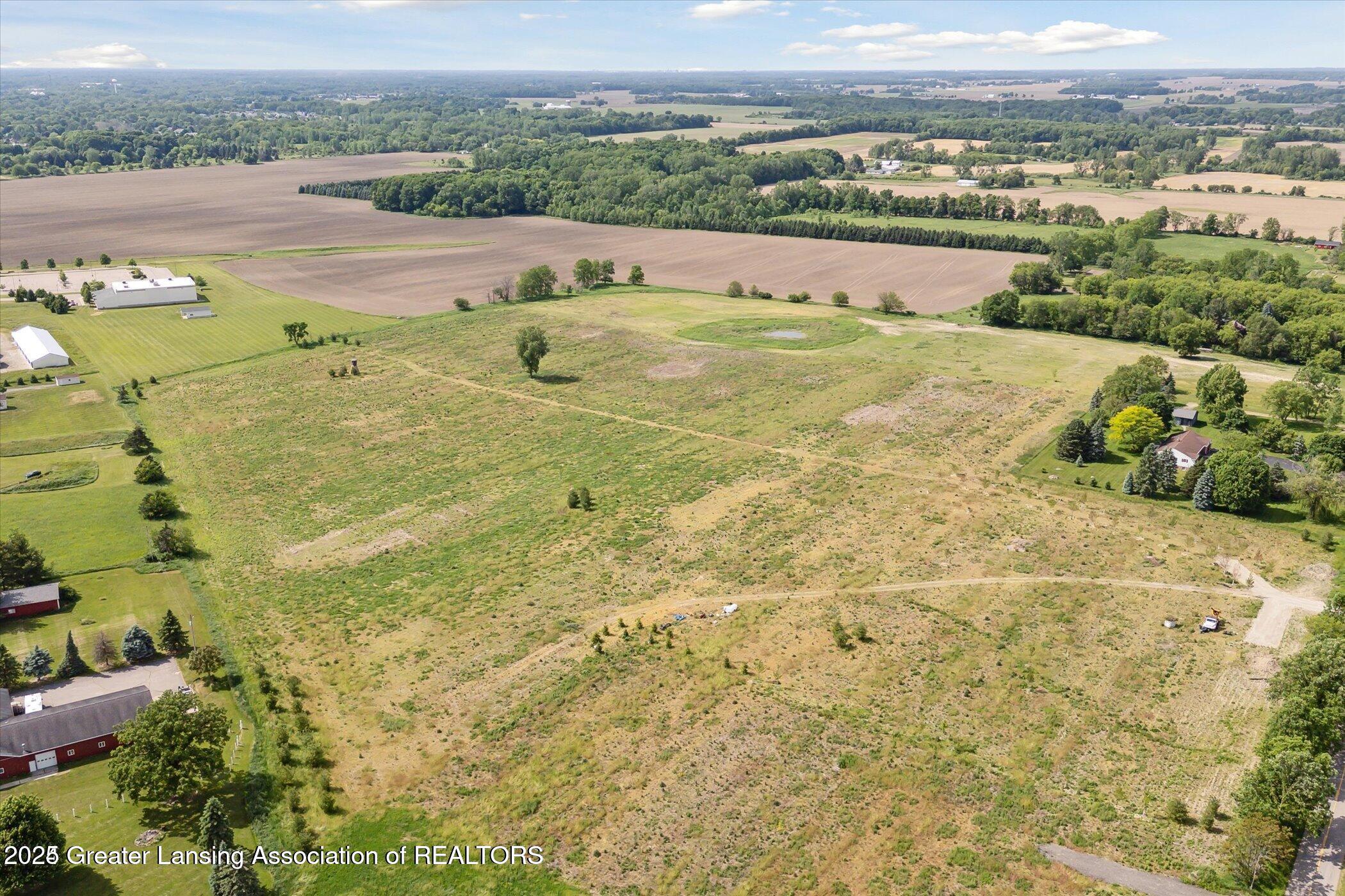 318 Ives Road Mason, MI 48854 - Photo 7 of 8 20241220194411499532000000-o