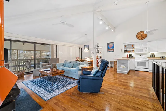 $650,000 | 521 Bristol Oak Court, Unit D, Fontana, WI 53125