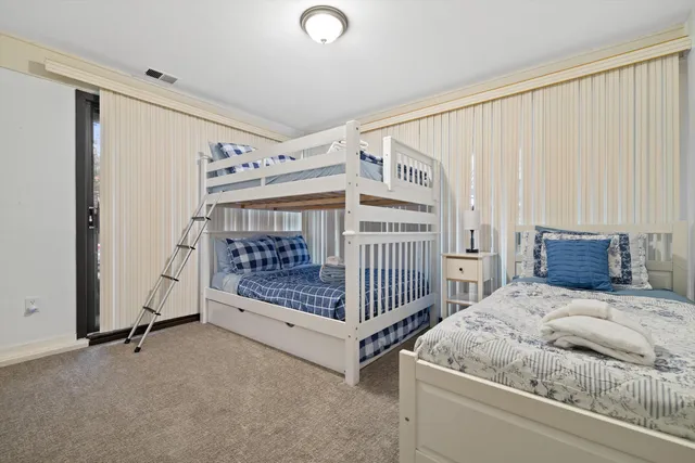 $650,000 | 521 Bristol Oak Court, Unit D, Fontana, WI 53125