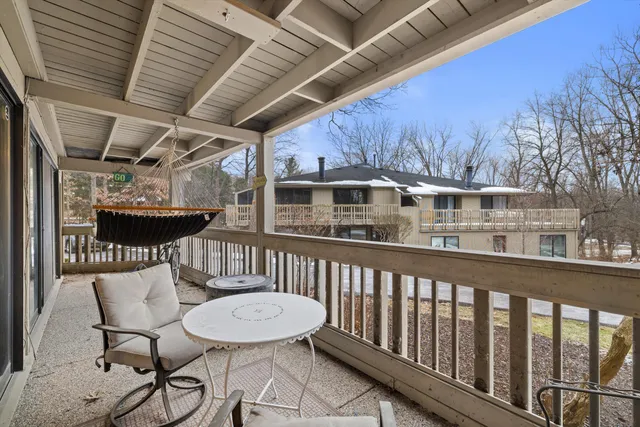 $650,000 | 521 Bristol Oak Court, Unit D, Fontana, WI 53125