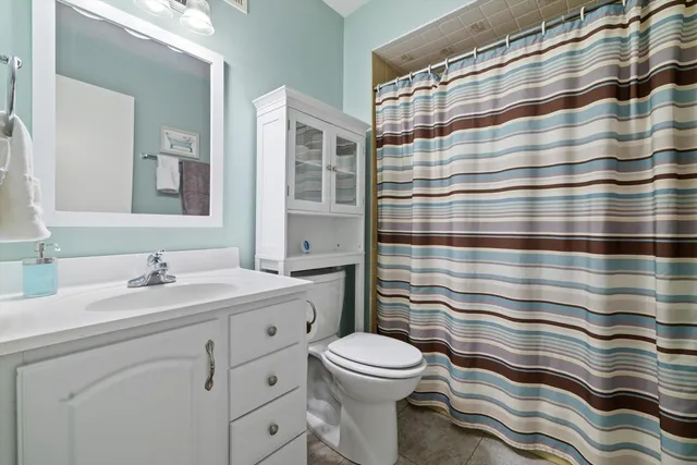 $650,000 | 521 Bristol Oak Court, Unit D, Fontana, WI 53125