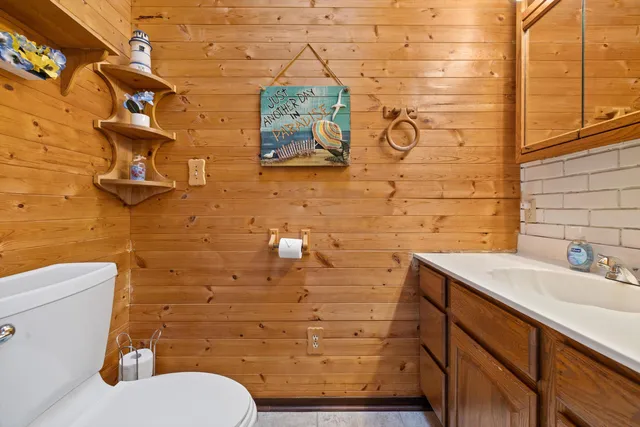 $650,000 | 521 Bristol Oak Court, Unit D, Fontana, WI 53125