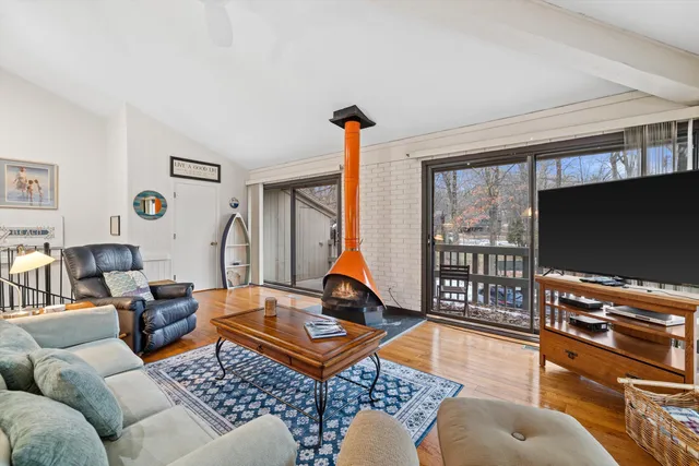 $650,000 | 521 Bristol Oak Court, Unit D, Fontana, WI 53125