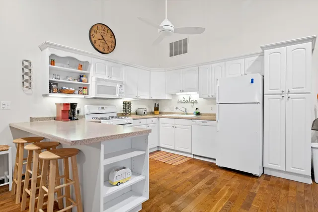 $650,000 | 521 Bristol Oak Court, Unit D, Fontana, WI 53125