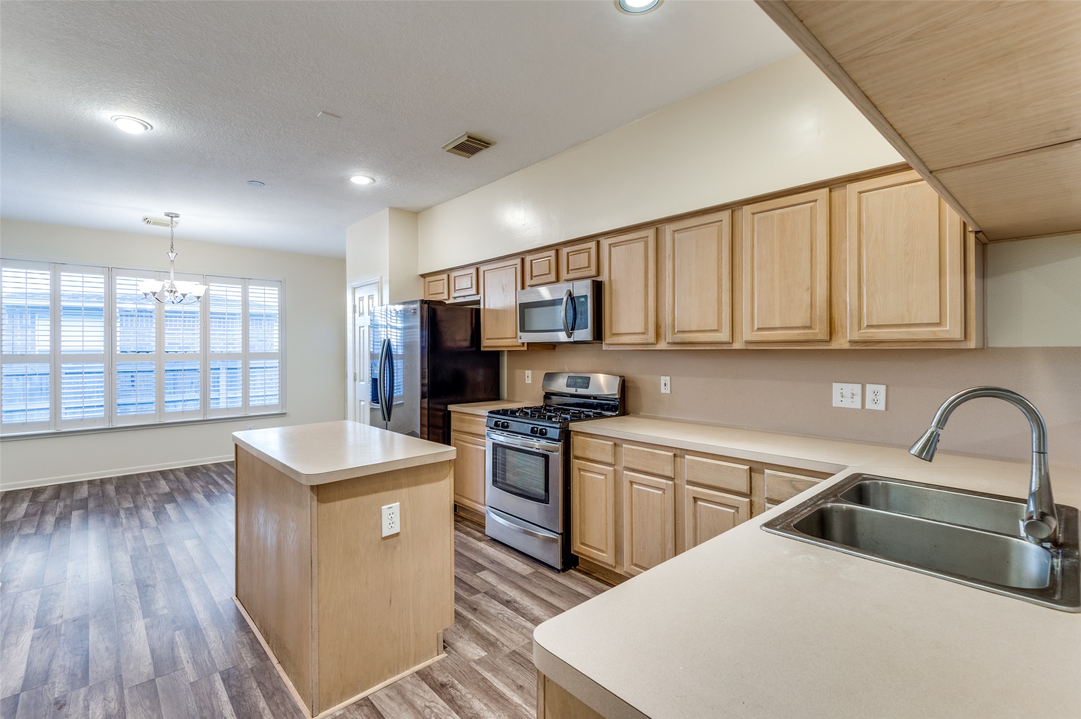 127 South Winterport Circle Spring, TX 77382 - Photo 8 of 25