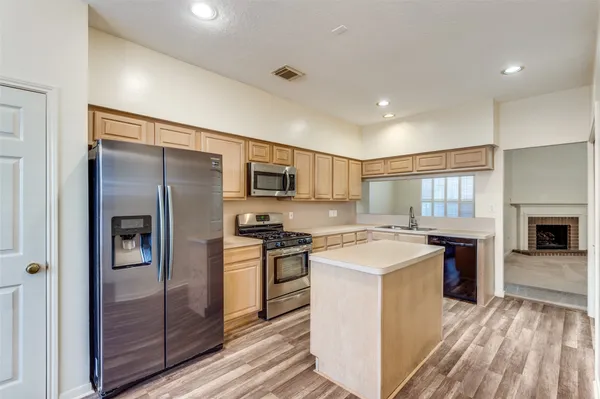 $2,350 | 127 South Winterport Circle, Spring, TX 77382