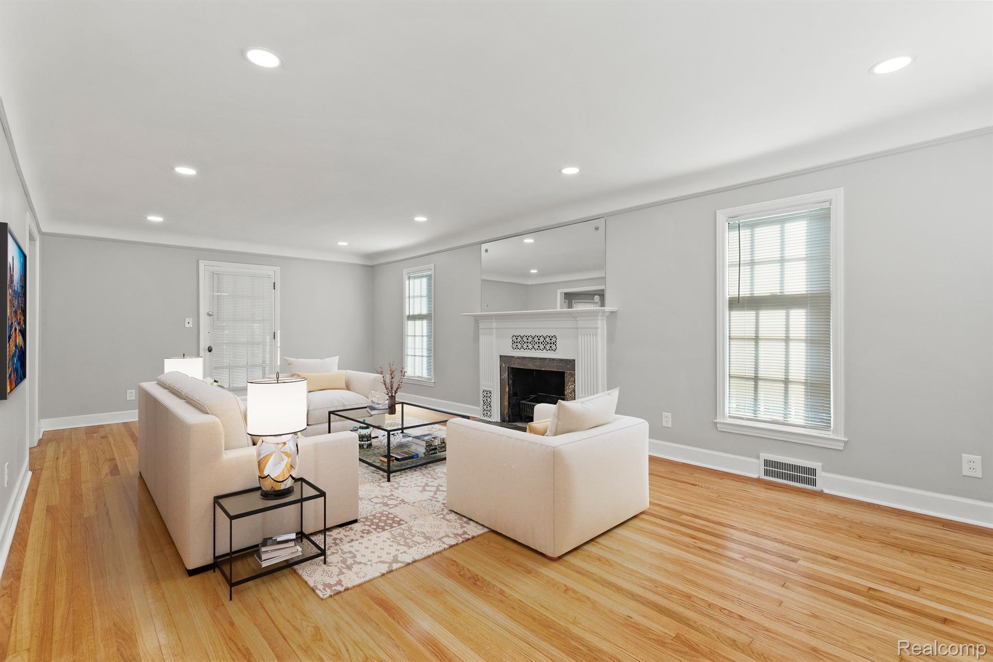 14700 Rutland Street Detroit, MI 48227 - Photo 5 of 29 Living Room