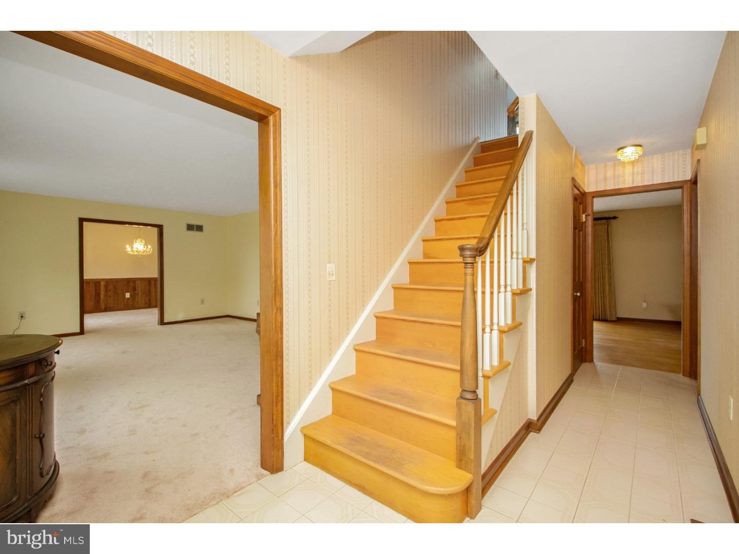 26872 Mt Pleasant Road Columbus, NJ 08022 - Photo 10 of 24 Foyer