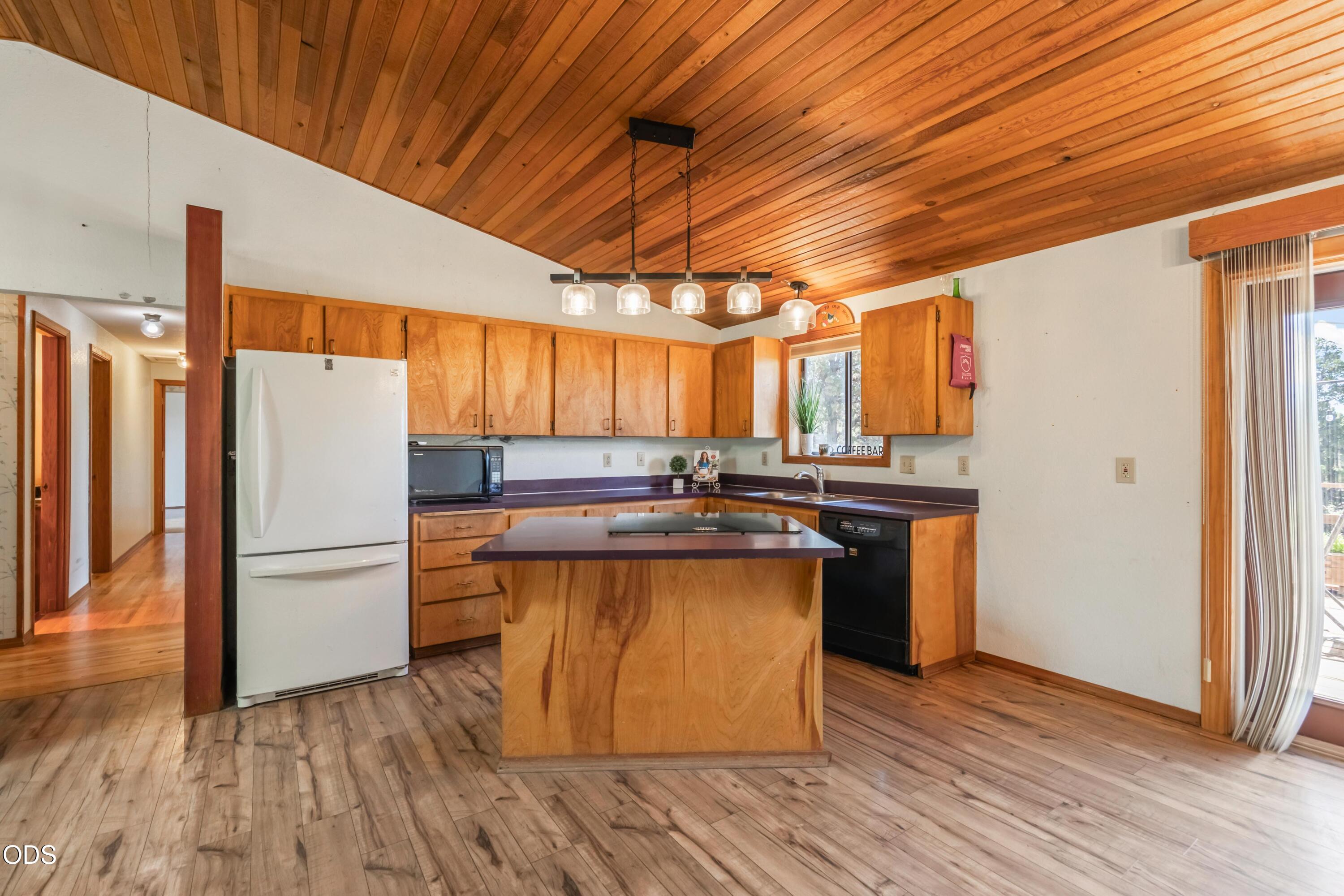 64543 McGrath Road Bend, OR 97701 - Photo 9 of 24