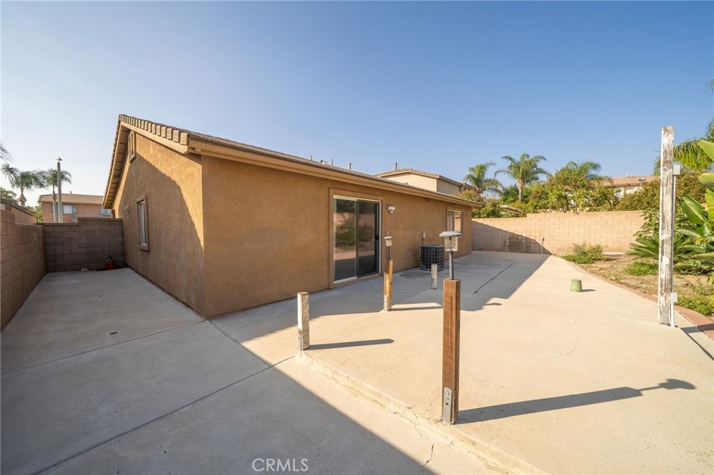 6361 Pintail Way Fontana, CA 92336 - Photo 22 of 32 a view of balcony