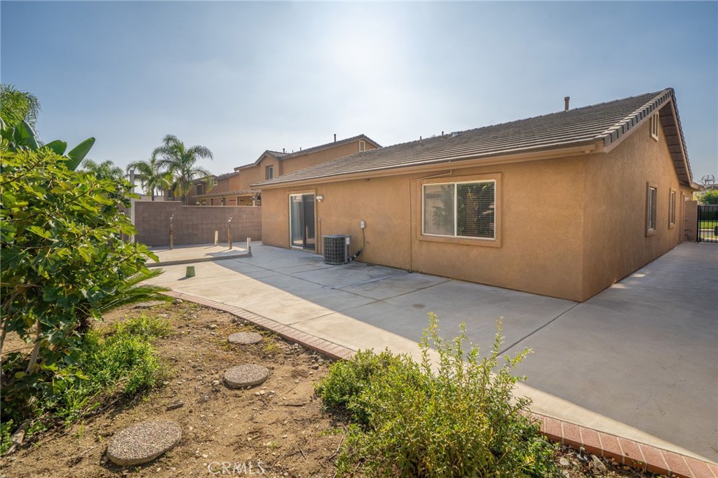 6361 Pintail Way Fontana, CA 92336 - Photo 24 of 32 a view of a house with a yard