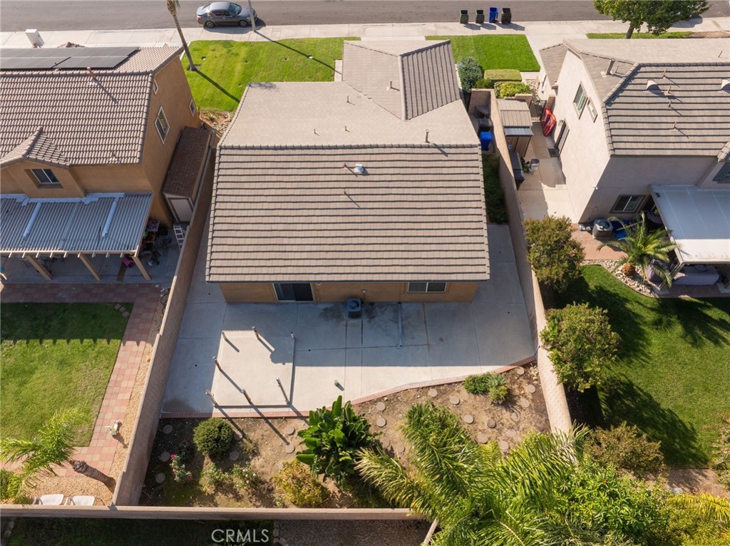 6361 Pintail Way Fontana, CA 92336 - Photo 28 of 32 a view of a backyard