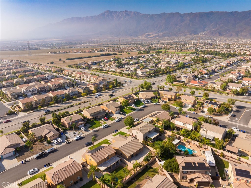 6361 Pintail Way Fontana, CA 92336 - Photo 31 of 32 an aerial view of residential houses with outdoor space