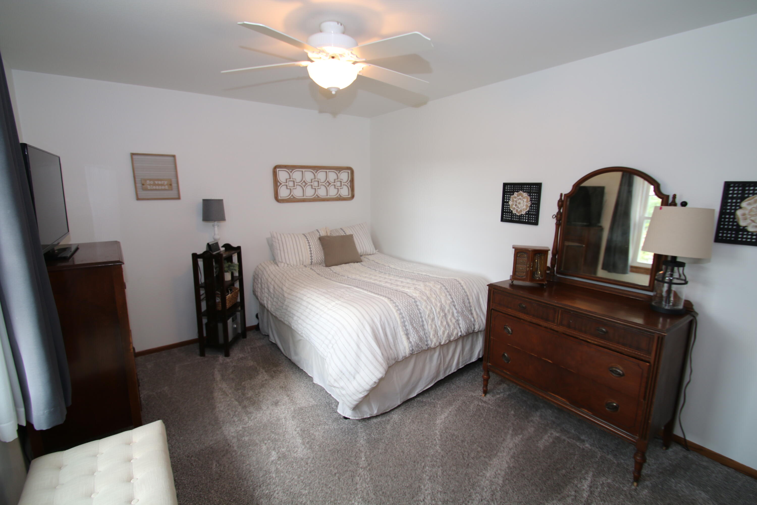 1400 South Ridgeway Road New Berlin, WI 53146 - Photo 18 of 31 Bedroom 2