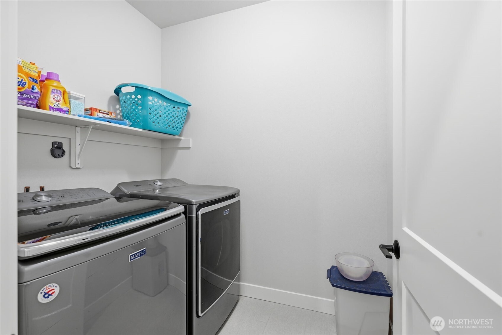 2572 Clark Ridge Drive Richland, WA 99352 - Photo 14 of 18 a utility room with dryer and washer