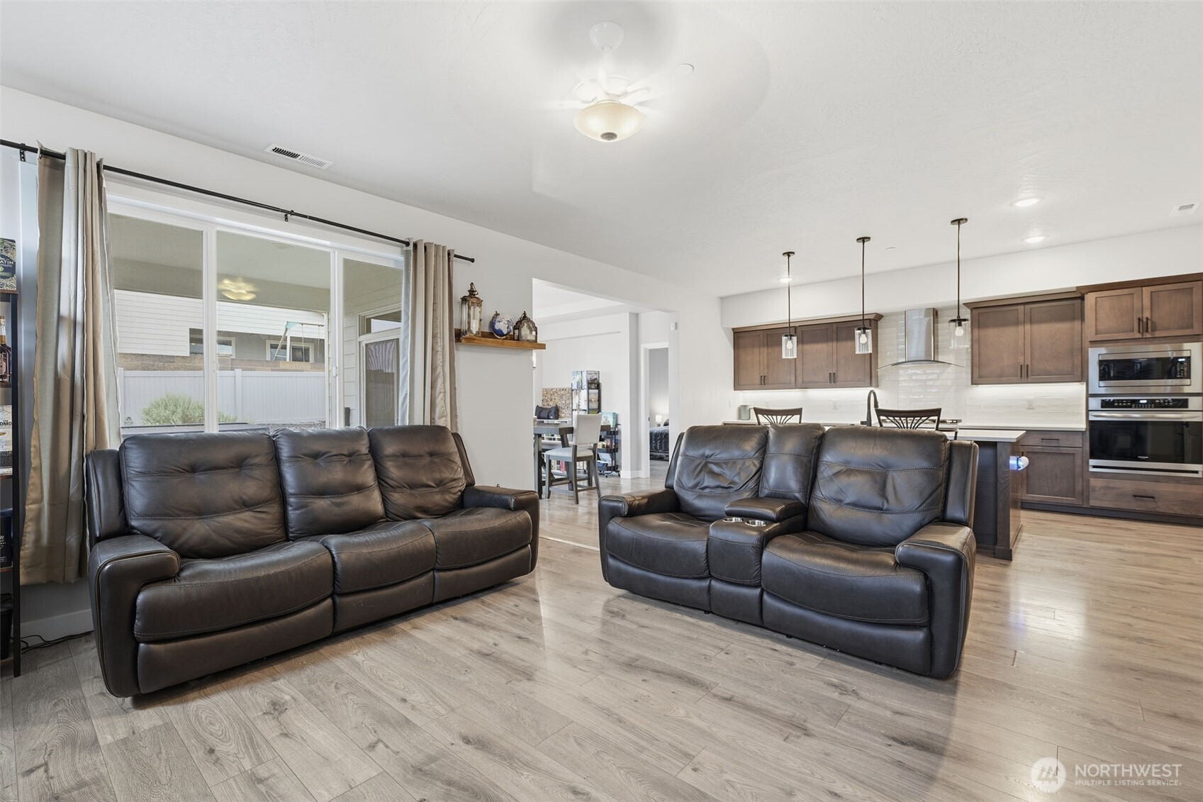 2572 Clark Ridge Drive Richland, WA 99352 - Photo 5 of 18 a living room with furniture and kitchen view